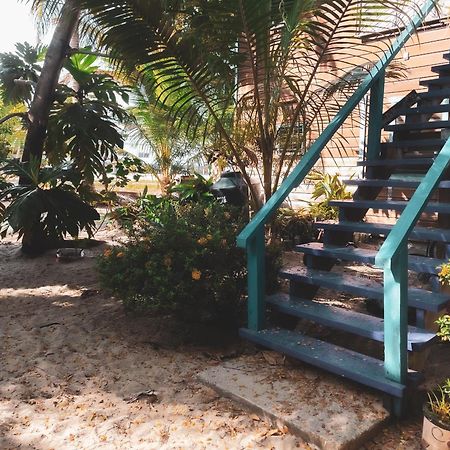 Anda Di Hows Hostel Placencia Kültér fotó