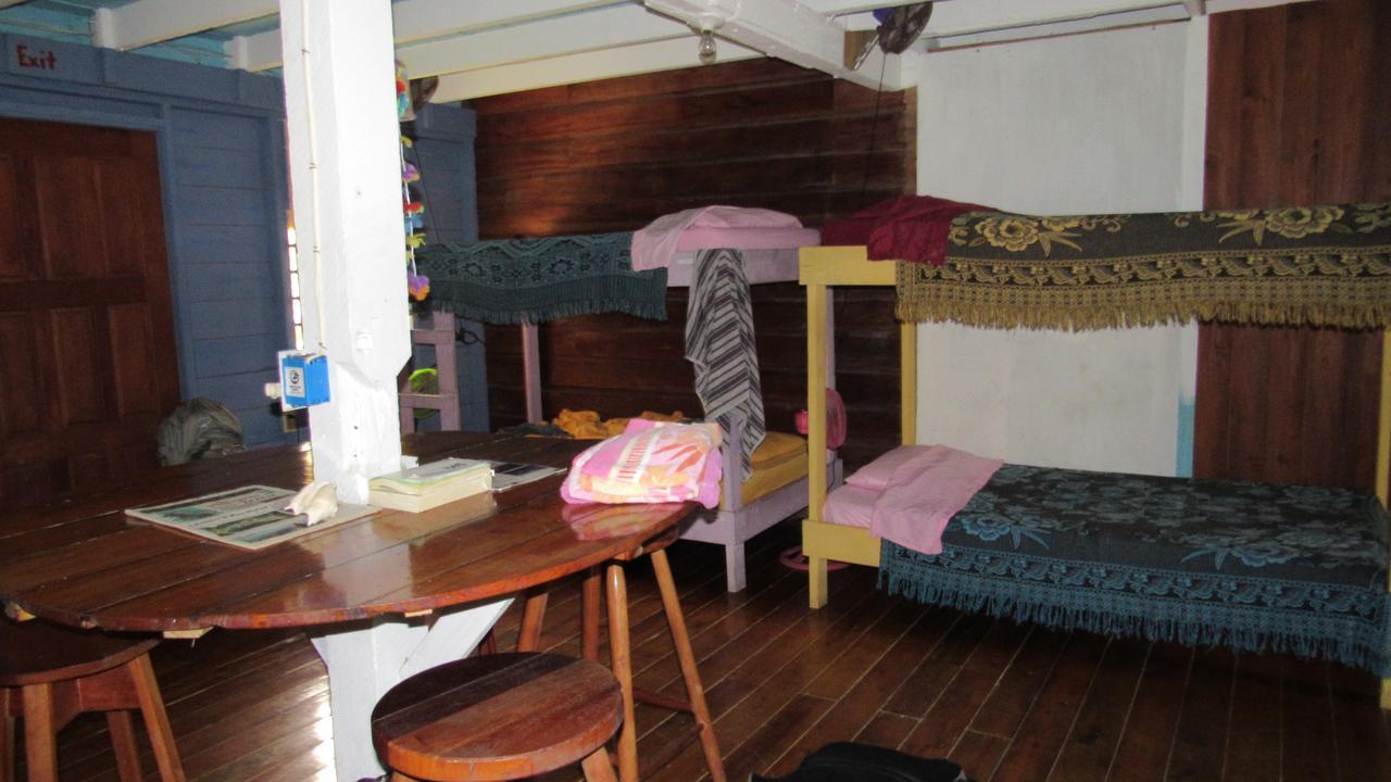 Anda Di Hows Hostel Placencia Kültér fotó