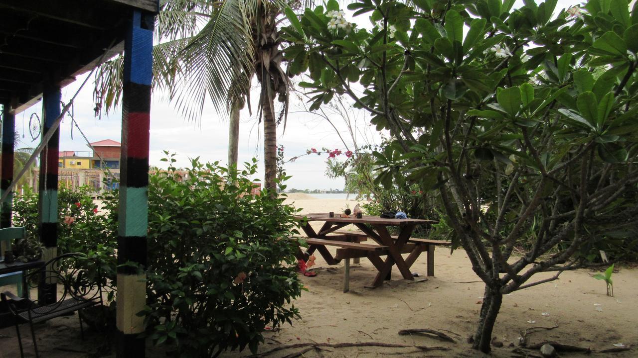 Anda Di Hows Hostel Placencia Kültér fotó