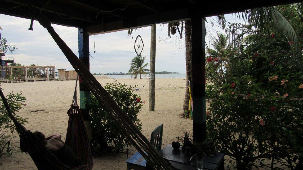 Anda Di Hows Hostel Placencia Kültér fotó